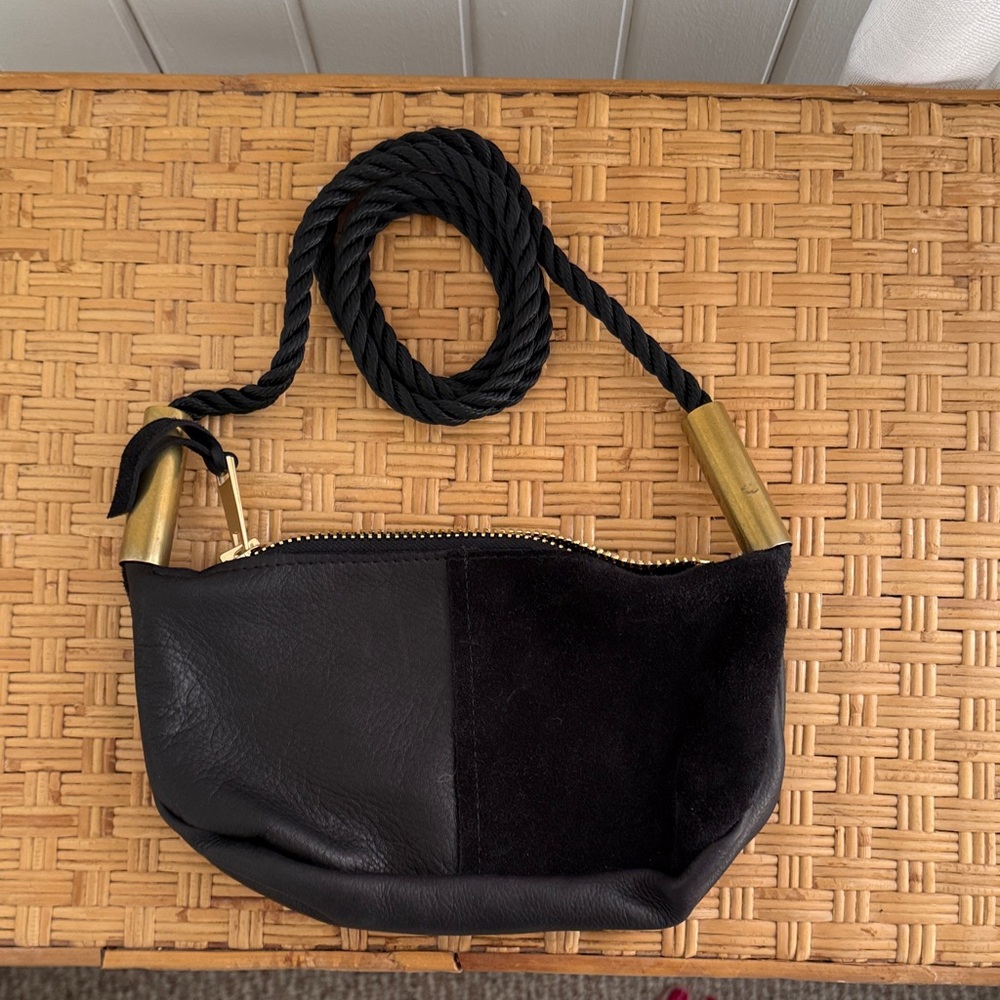Wildwood Oyster Co. Crossbody Sling Bag - Picture 3 of 9